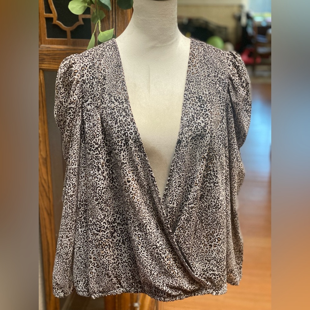 Beautiful leopard print top! Like new!